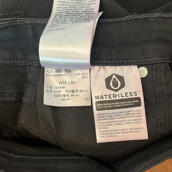 Levi’s 721 high-rise skinny jeans - Picture 5 of 5